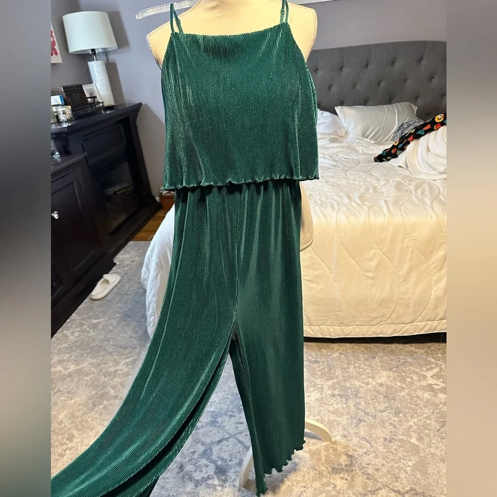 Elegant Green Jumpsuit - Picture 4 of 7
